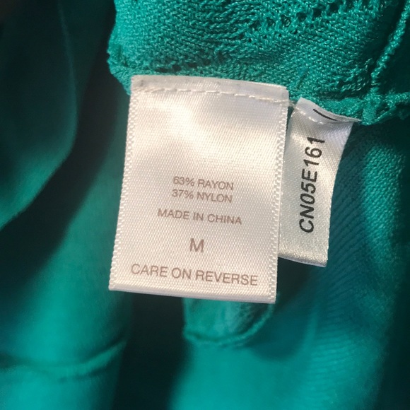 Woman’s sleeveless Medium green top - Picture 3 of 7